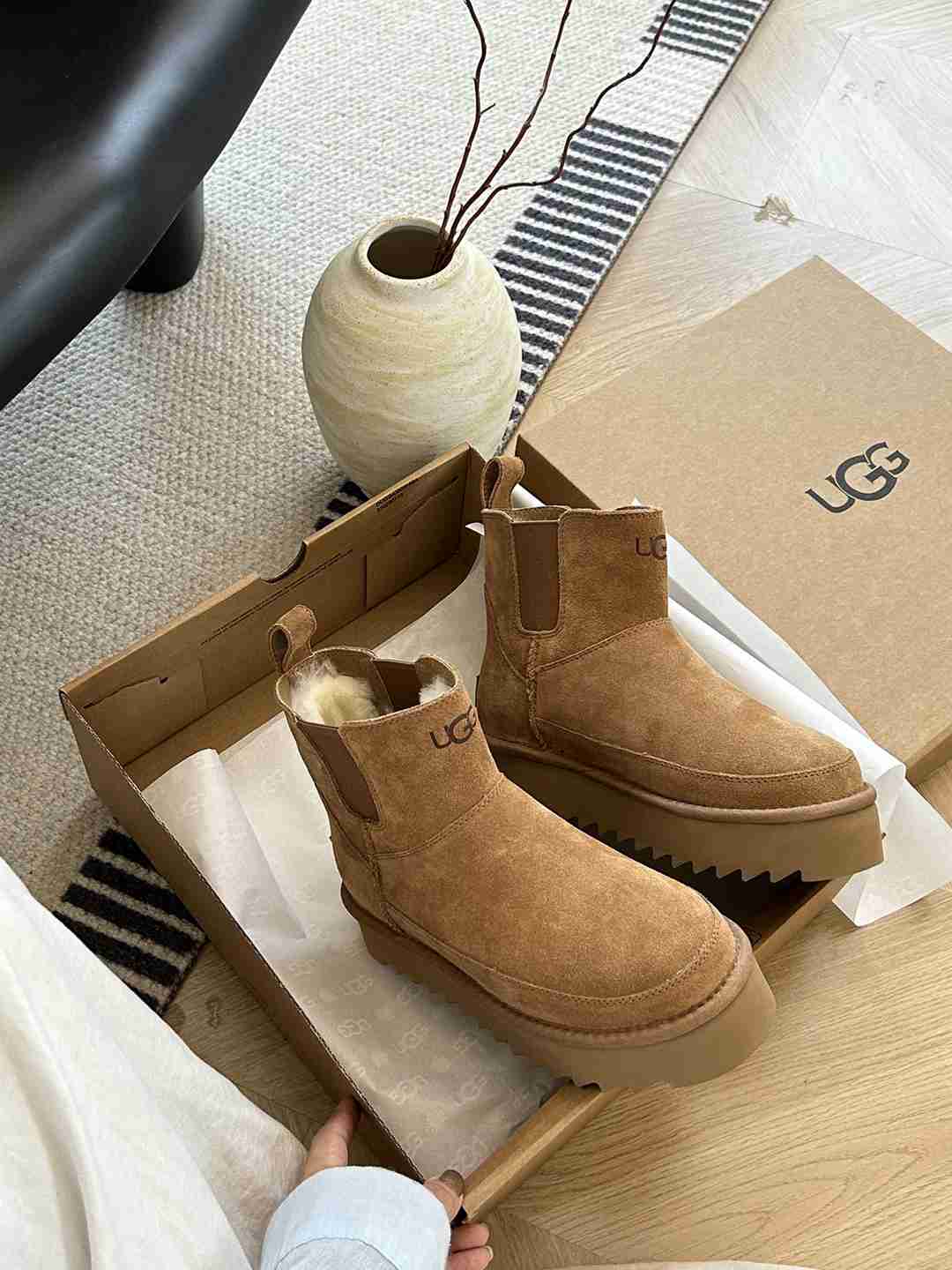 UGG Classic Brellah Chelsea Boot – Platform