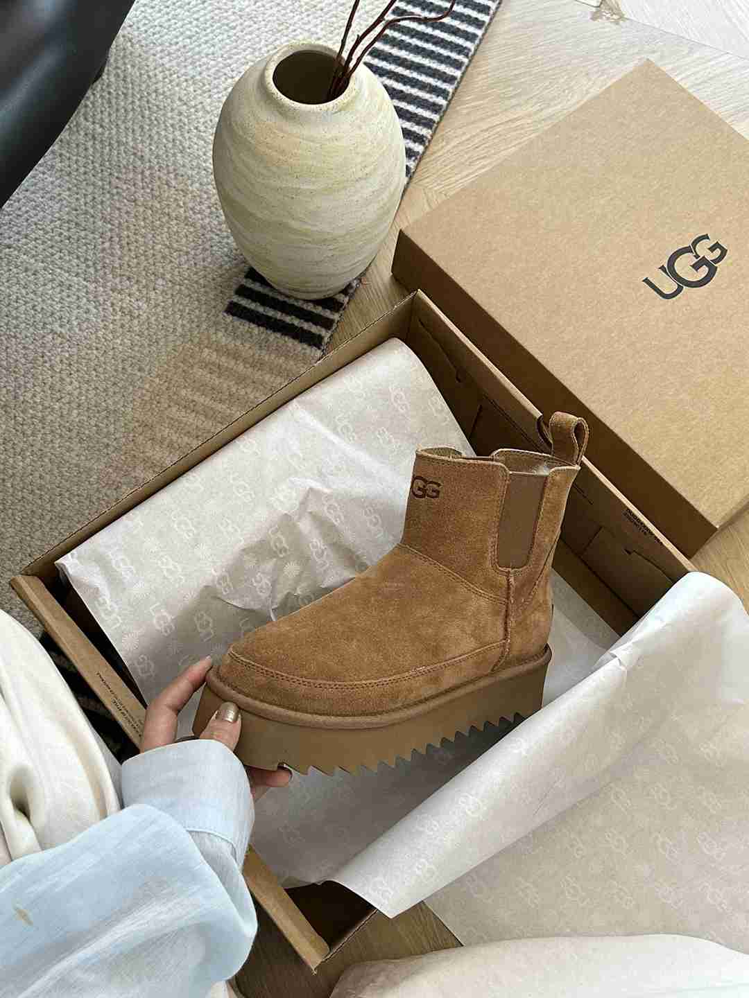 UGG Classic Brellah Chelsea Boot – Platform