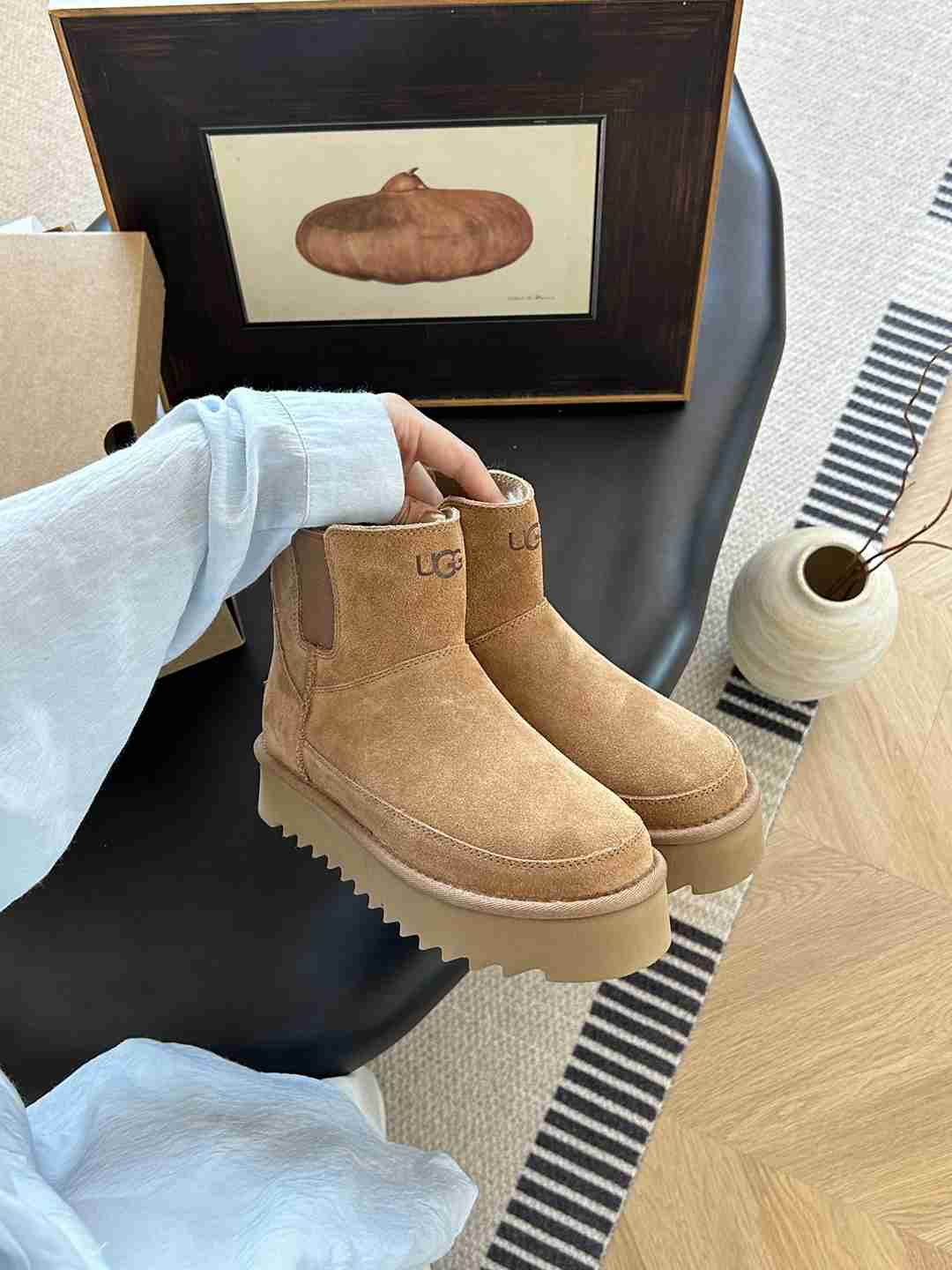 UGG Classic Brellah Chelsea Boot – Platform