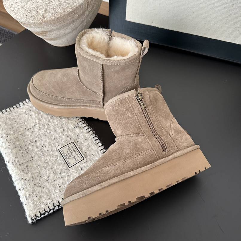 UGG Classic Ultra Mini Platform Zip Boot