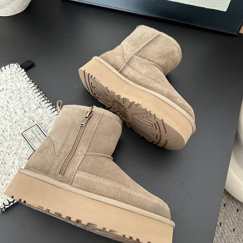 UGG Classic Ultra Mini Platform Zip Boot
