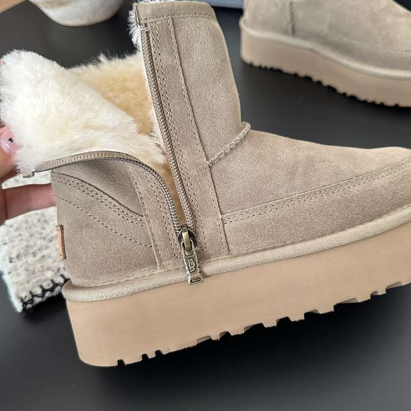 UGG Classic Ultra Mini Platform Zip Boot
