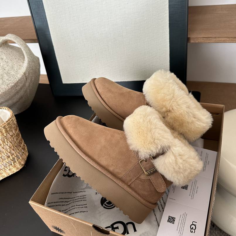 UGG Classic Mini Buckle Fluff Platform