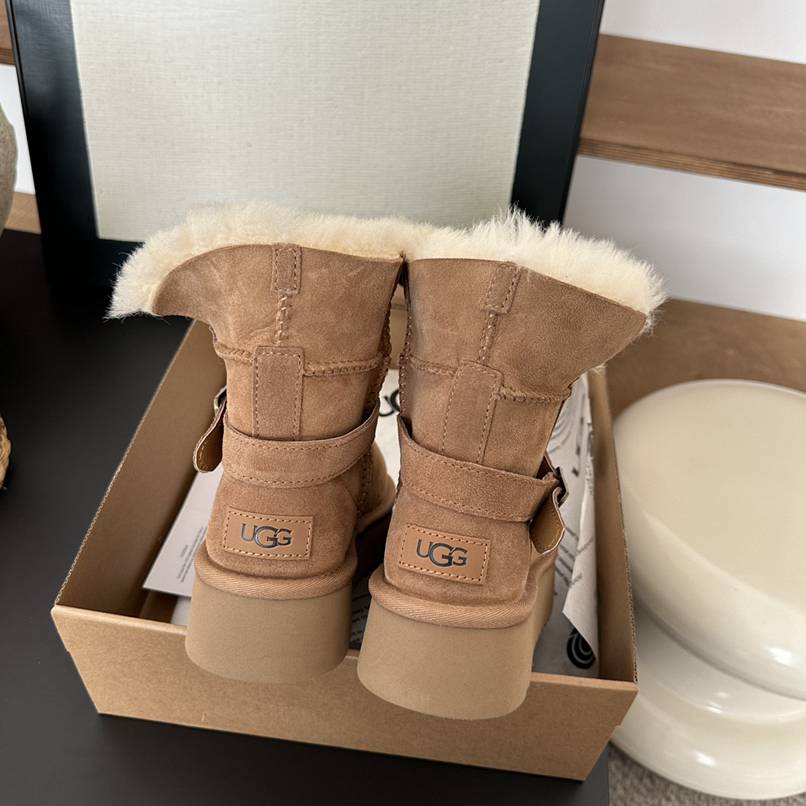 UGG Classic Mini Buckle Fluff Platform