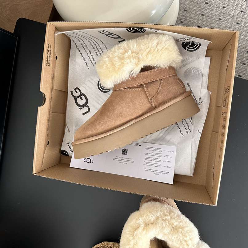 UGG Classic Mini Buckle Fluff Platform